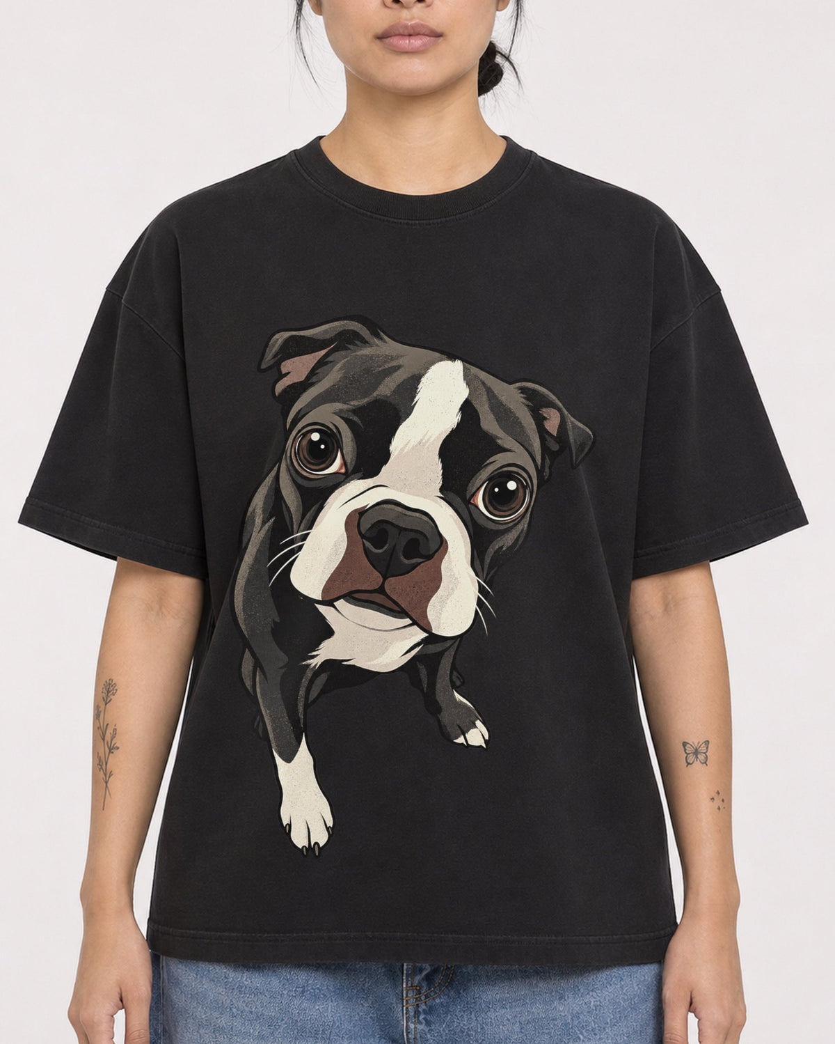Mockup Boxy Heavyweight Tee Black female close-up 12