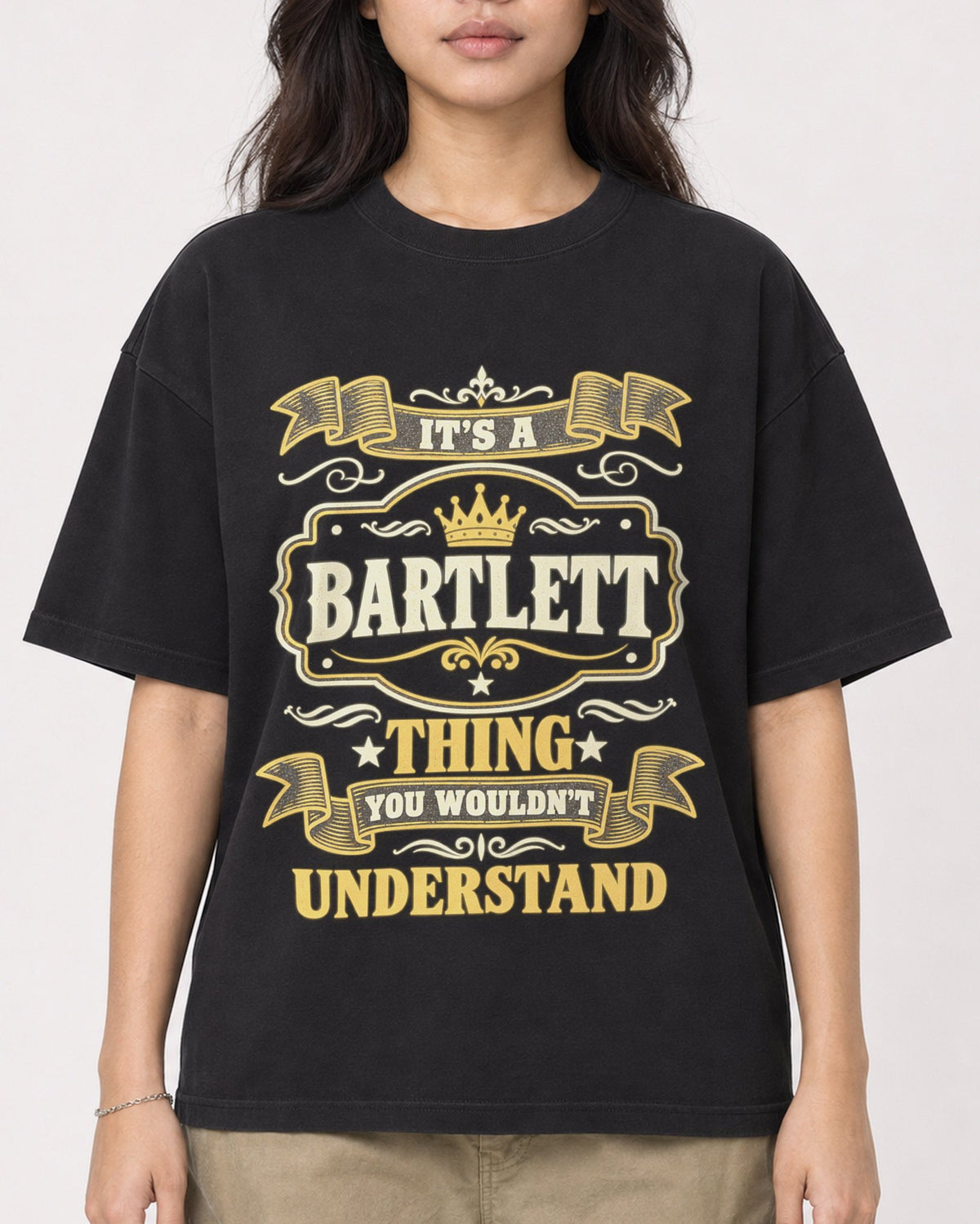 Mockup Boxy Heavyweight Tee Black female close-up 02