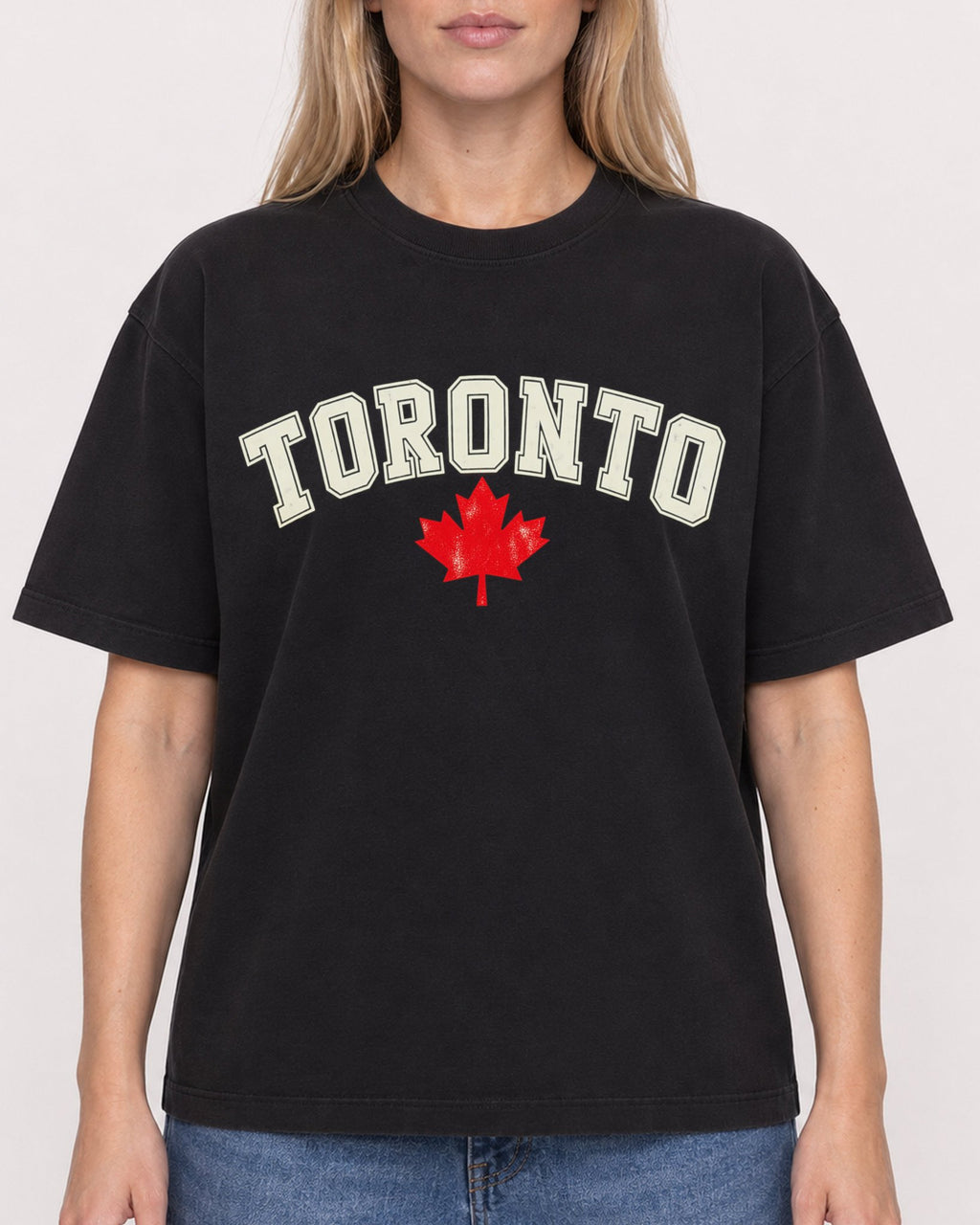 Mockup Boxy Heavyweight Tee Black female close-up 08