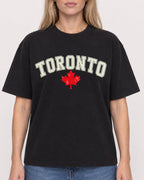 Mockup Boxy Heavyweight Tee Black female close-up 08