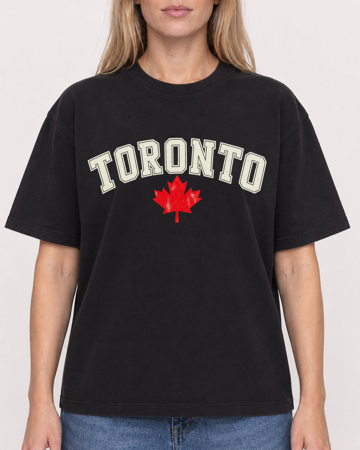 Mockup Boxy Heavyweight Tee Black female close-up 08