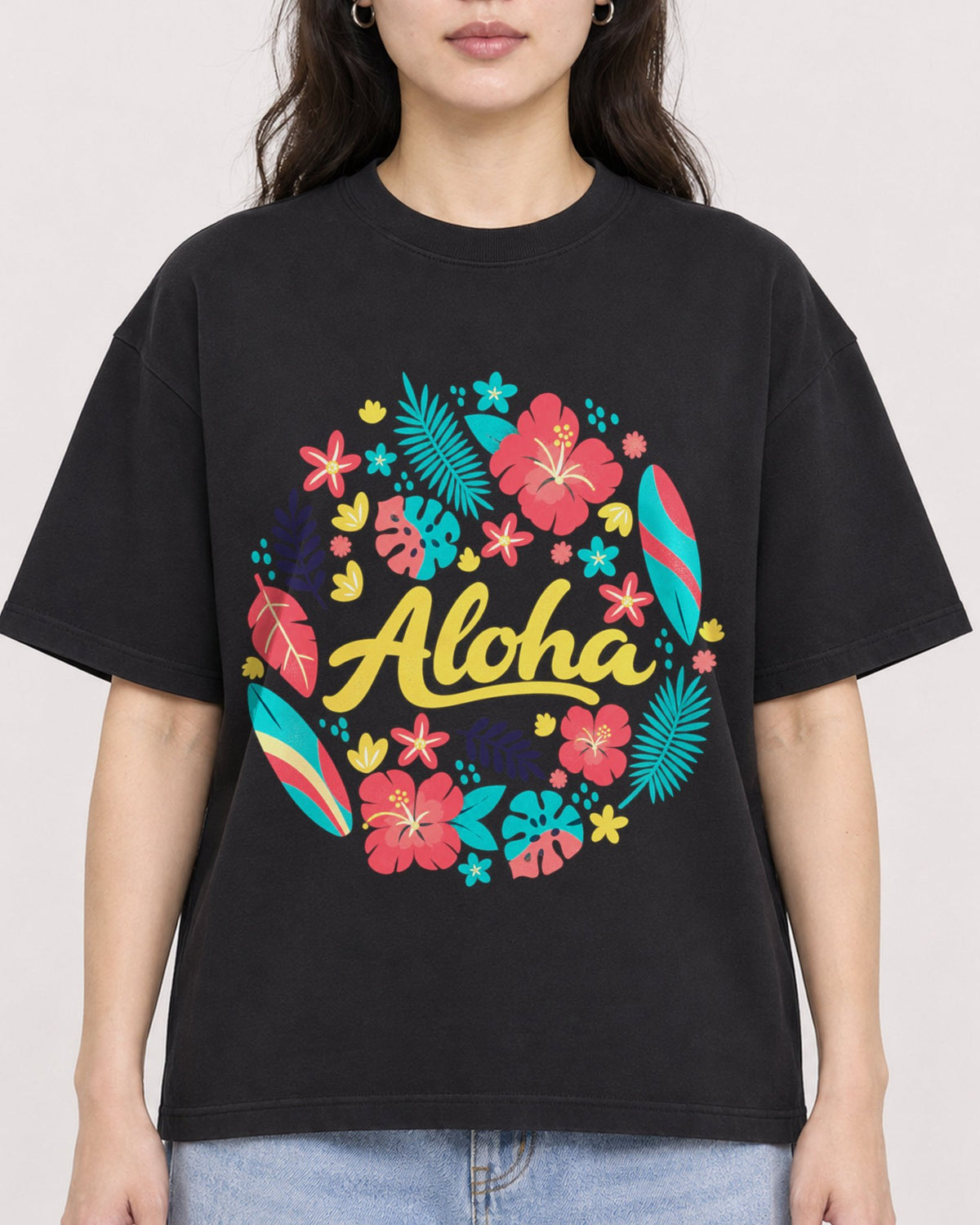 Mockup Boxy Heavyweight Tee Black female close-up 03