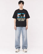 Mockup Boxy Heavyweight Tee Black male full-body 01