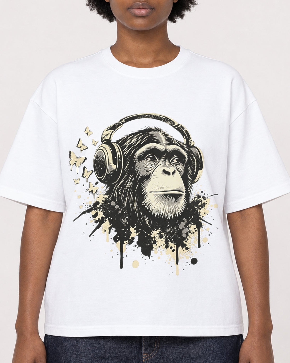 Mockup Boxy Heavyweight Tee White female close-up 14
