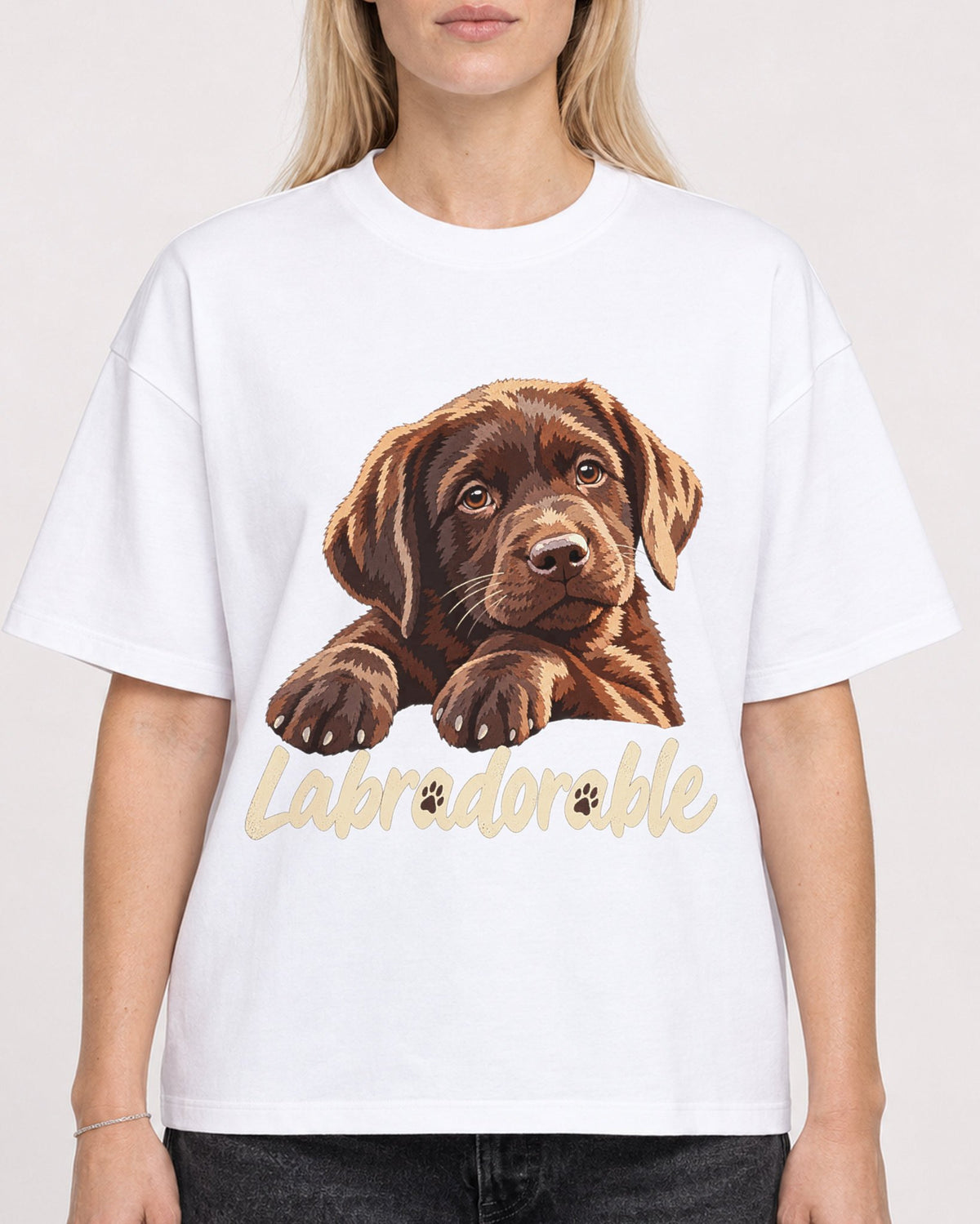 Mockup Boxy Heavyweight Tee White female close-up 08