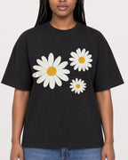 Mockup Boxy Heavyweight Tee Black female close-up 04