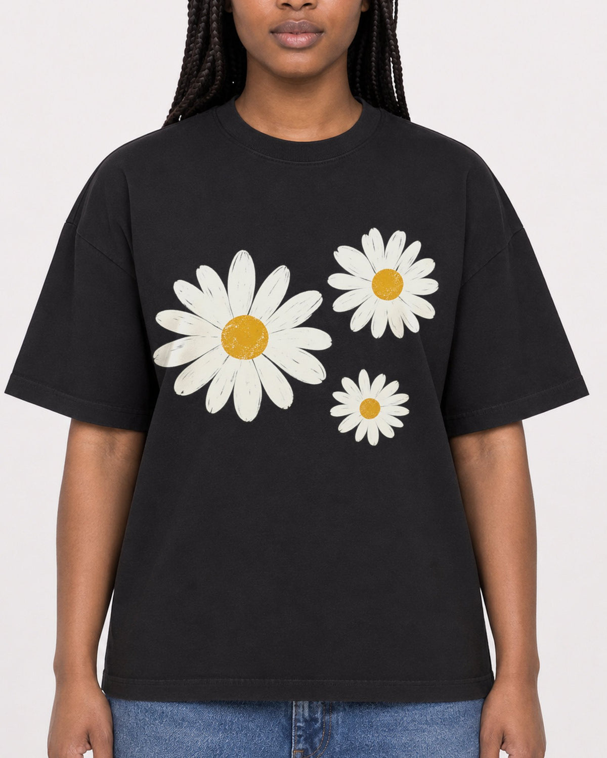 Mockup Boxy Heavyweight Tee Black female close-up 04