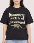 Mockup Boxy Heavyweight Tee Black female close-up 03