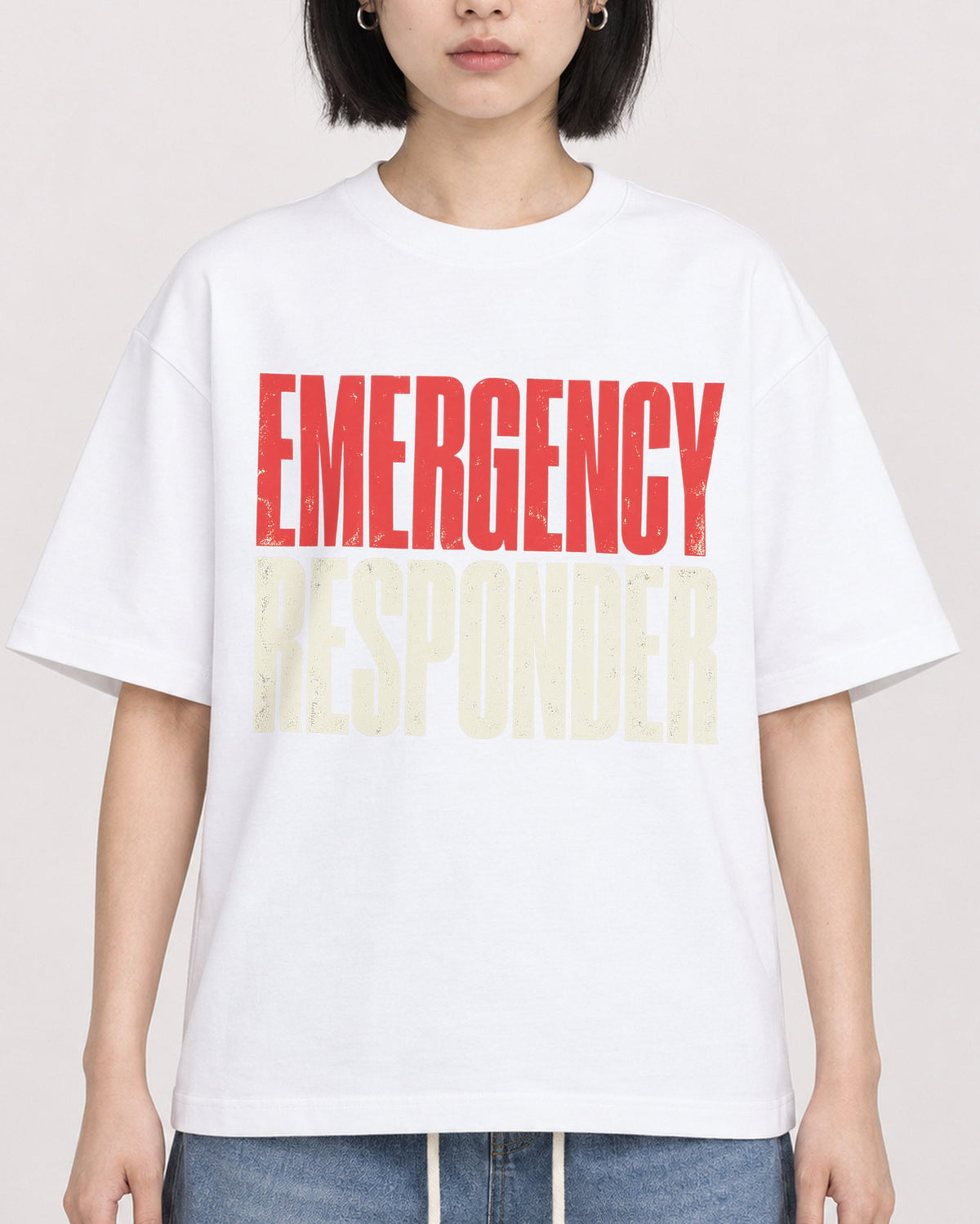 Mockup Boxy Heavyweight Tee White female close-up 11