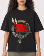 Mockup Boxy Heavyweight Tee Black female close-up 10
