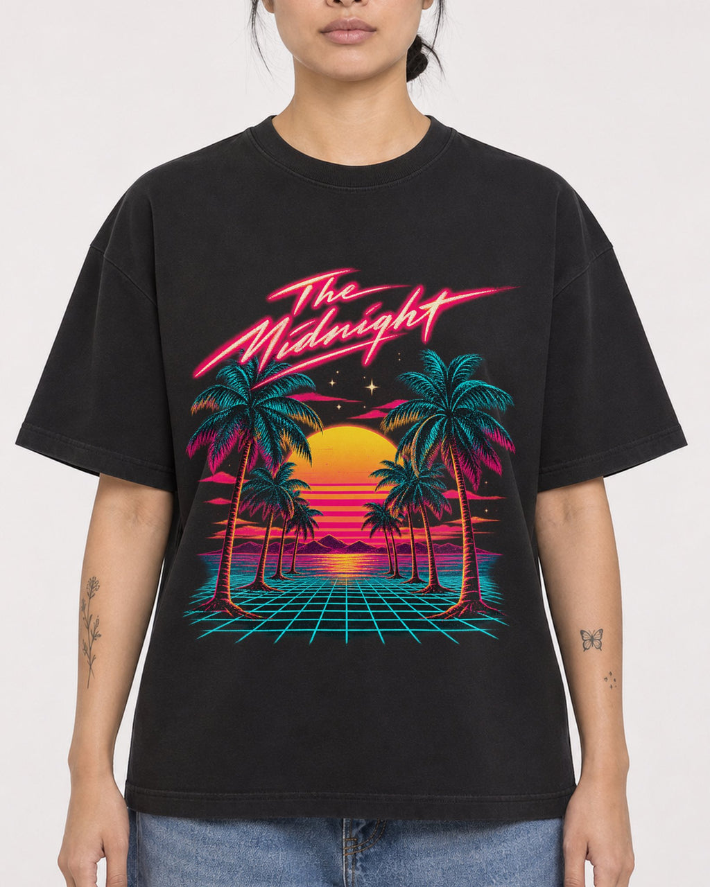 Mockup Boxy Heavyweight Tee Black female close-up 12