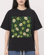 Mockup Boxy Heavyweight Tee Black female close-up 01