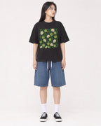 Mockup Boxy Heavyweight Tee Black female full-body 01
