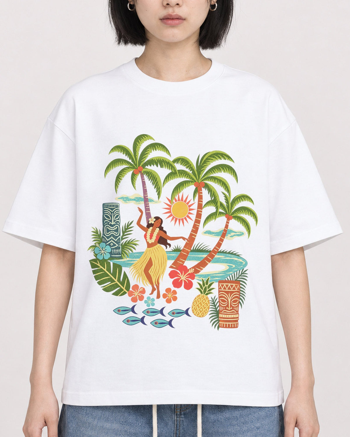 Mockup Boxy Heavyweight Tee White female close-up 11
