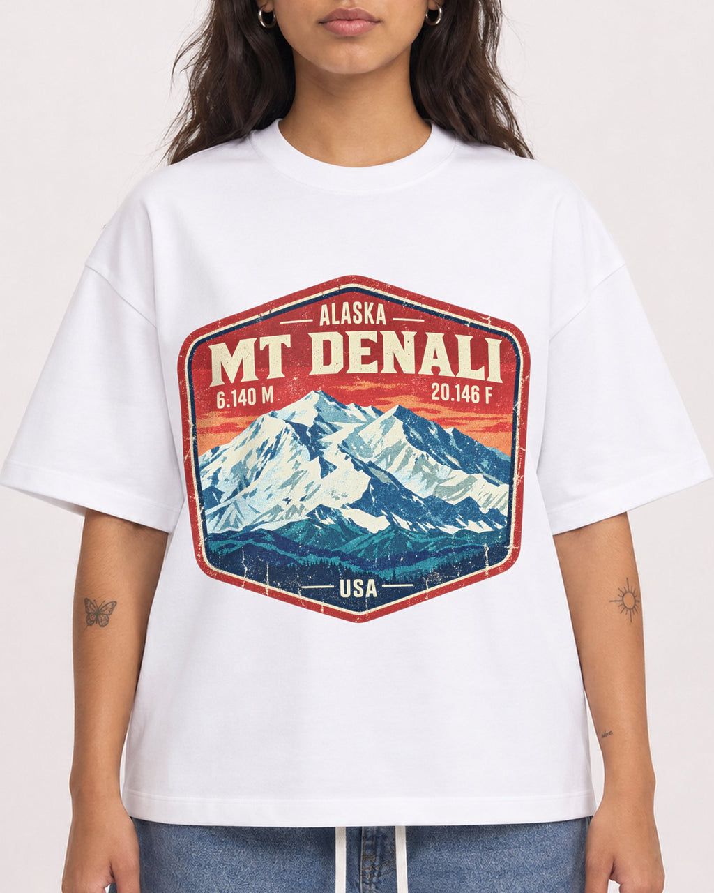 Mockup Boxy Heavyweight Tee White female close-up 06