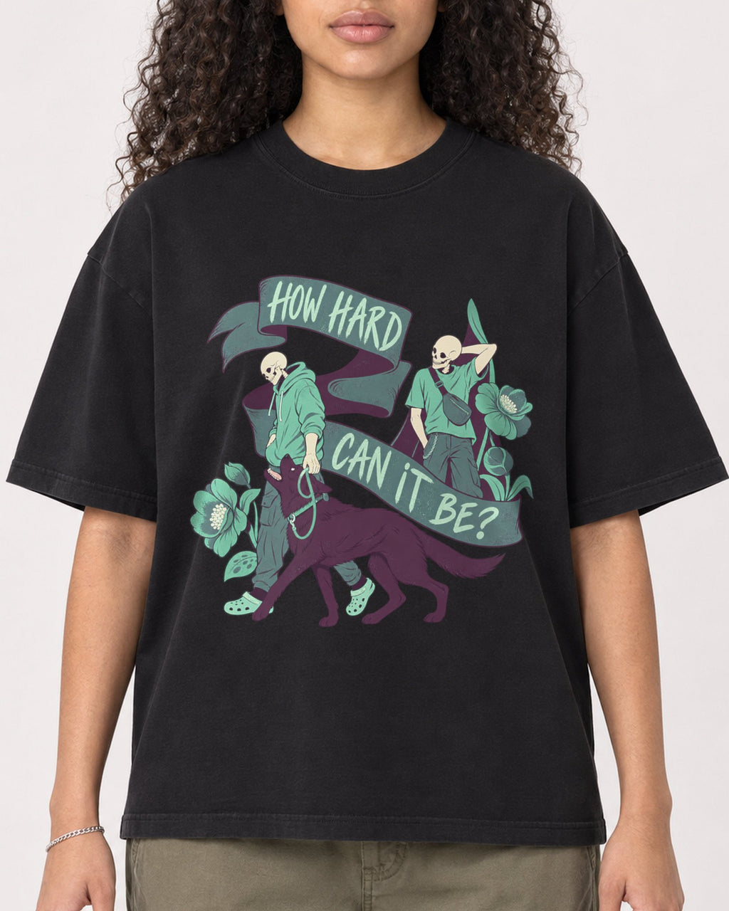 Mockup Boxy Heavyweight Tee Black female close-up 10