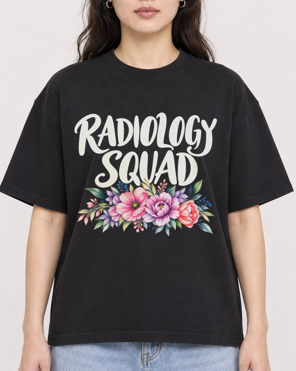 Mockup Boxy Heavyweight Tee Black female close-up 03