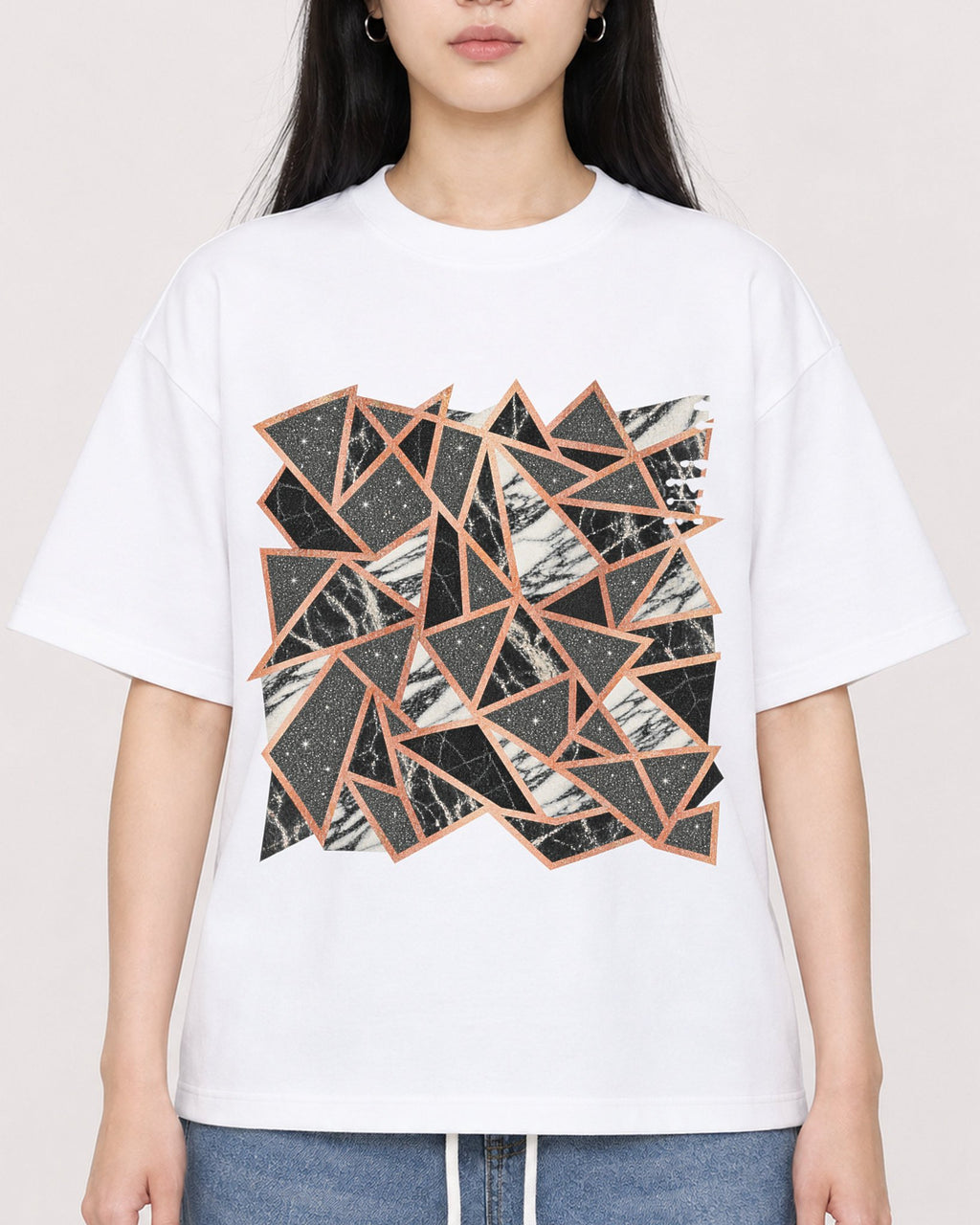 Mockup Boxy Heavyweight Tee White female close-up 01