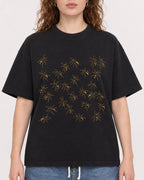 Mockup Boxy Heavyweight Tee Black female close-up 09