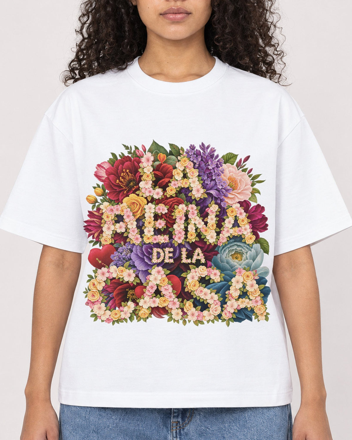 Mockup Boxy Heavyweight Tee White female close-up 10