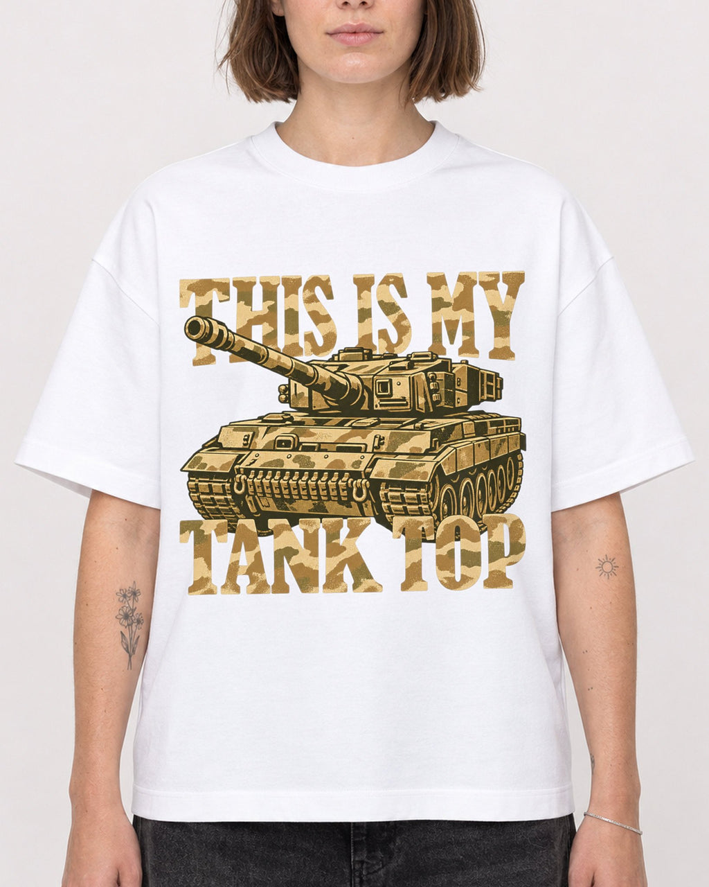 Mockup Boxy Heavyweight Tee White female close-up 18