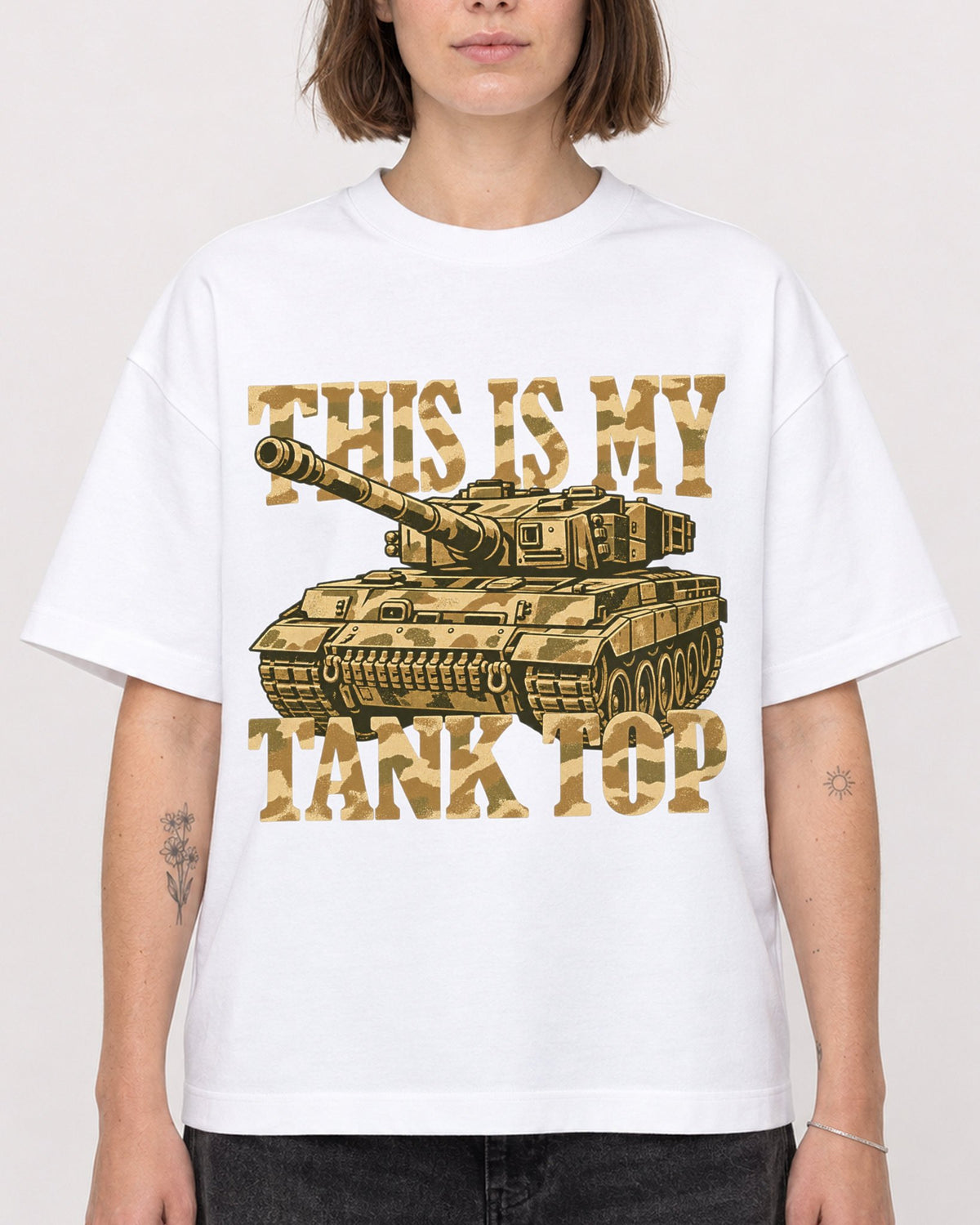Mockup Boxy Heavyweight Tee White female close-up 18