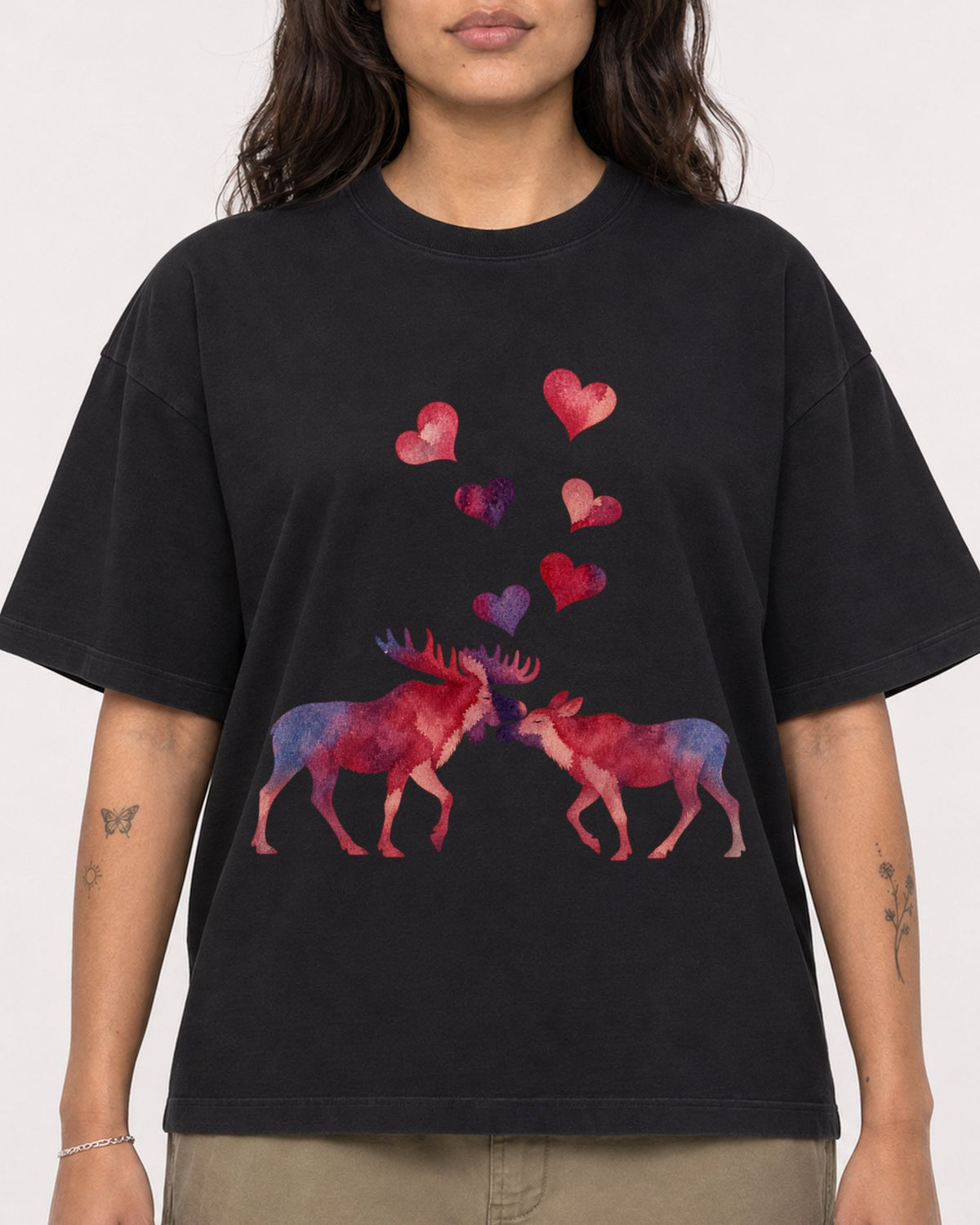 Mockup Boxy Heavyweight Tee Black female close-up 06