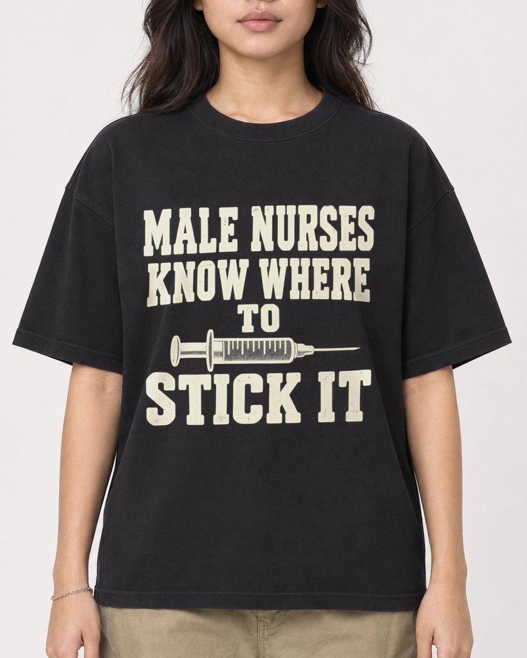 Mockup Boxy Heavyweight Tee Black female close-up 02