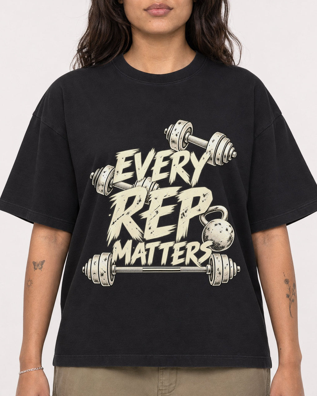 Mockup Boxy Heavyweight Tee Black female close-up 06