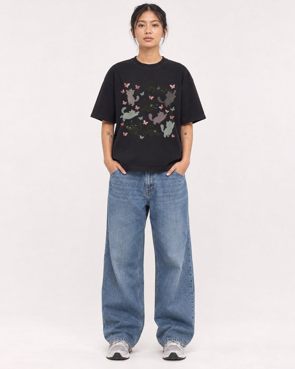 Mockup Boxy Heavyweight Tee Black female full-body 12