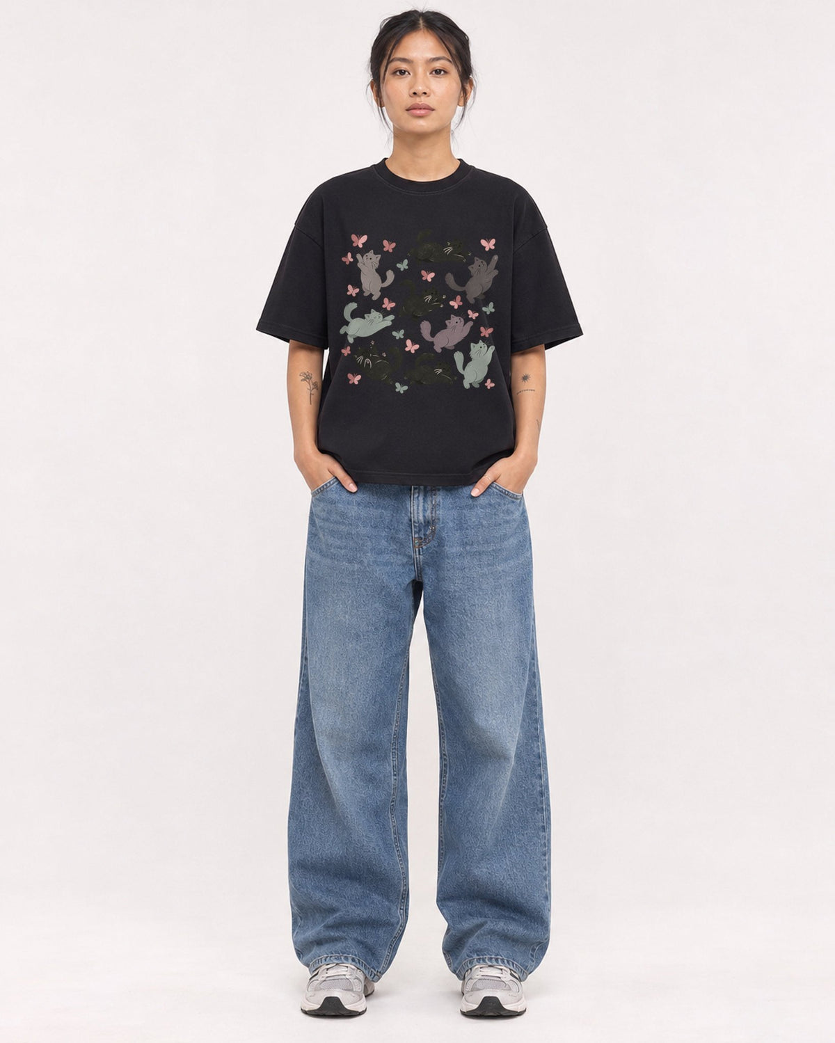 Mockup Boxy Heavyweight Tee Black female full-body 12