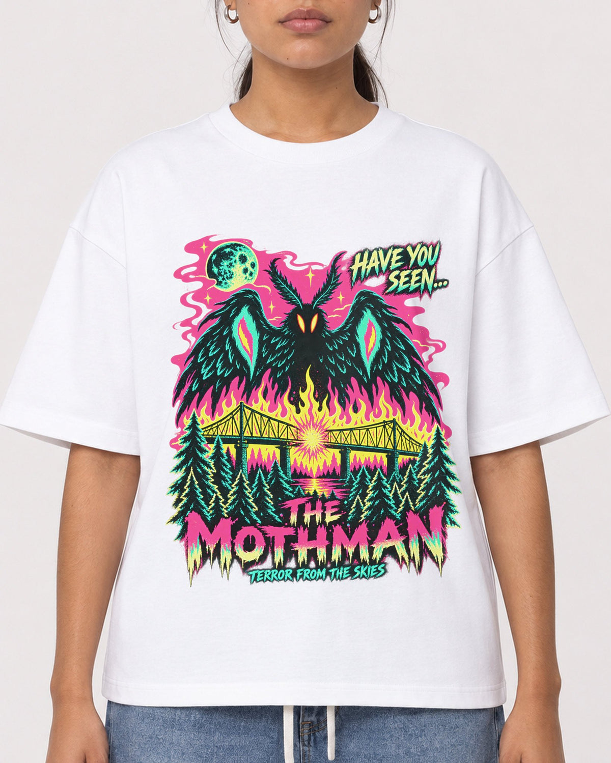 Mockup Boxy Heavyweight Tee White female close-up 16