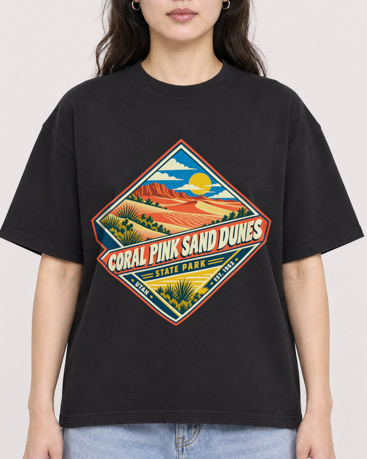 Mockup Boxy Heavyweight Tee Black female close-up 03