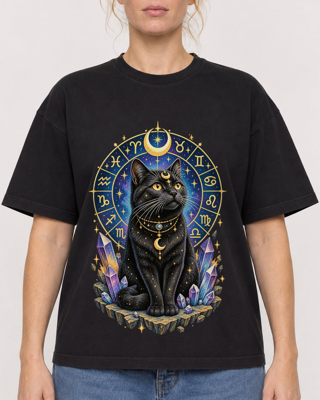 Mockup Boxy Heavyweight Tee Black female close-up 28