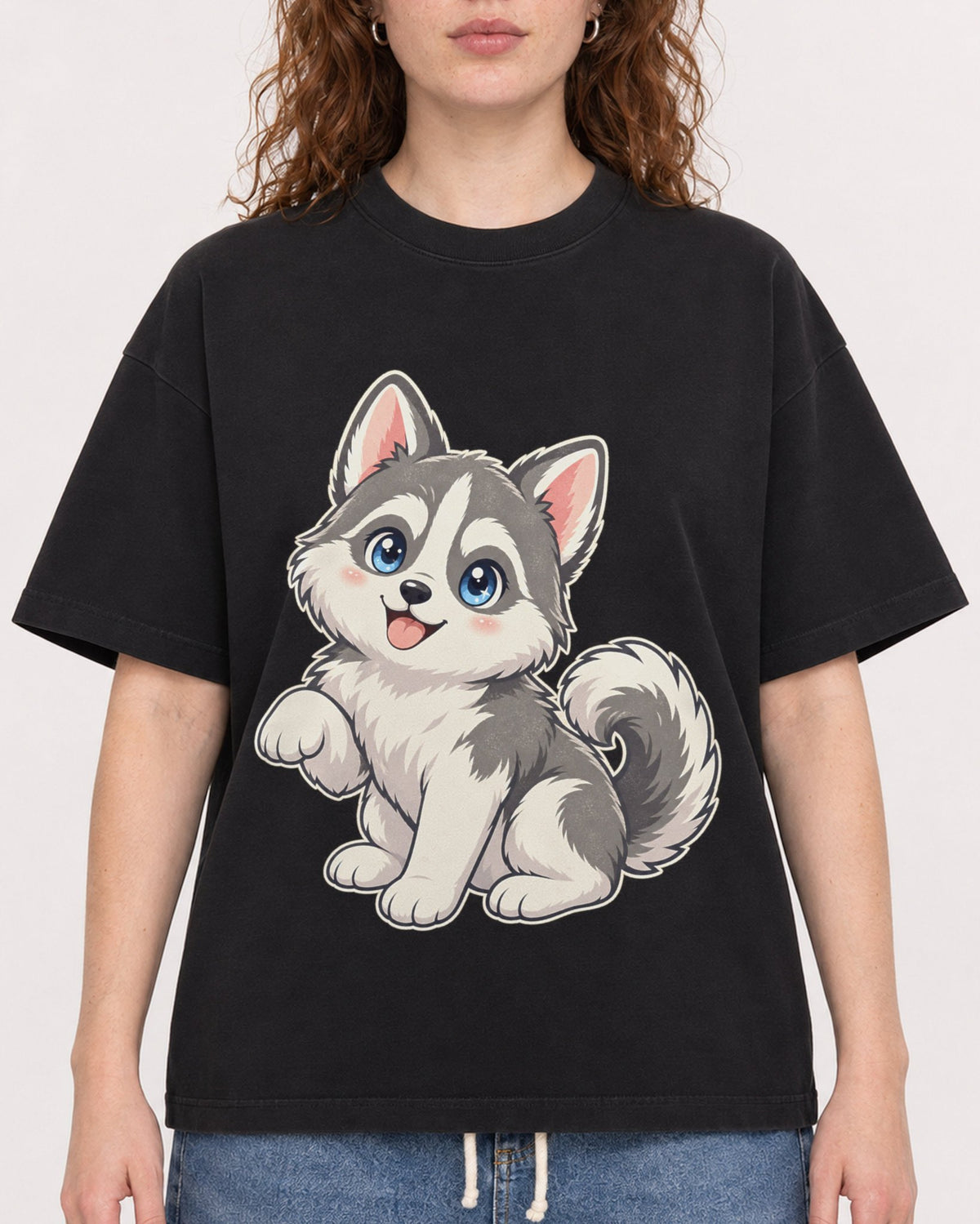 Mockup Boxy Heavyweight Tee Black female close-up 09