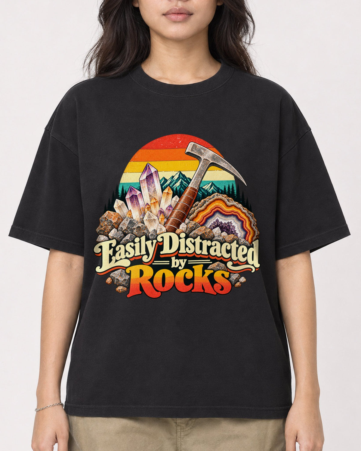 Mockup Boxy Heavyweight Tee Black female close-up 02