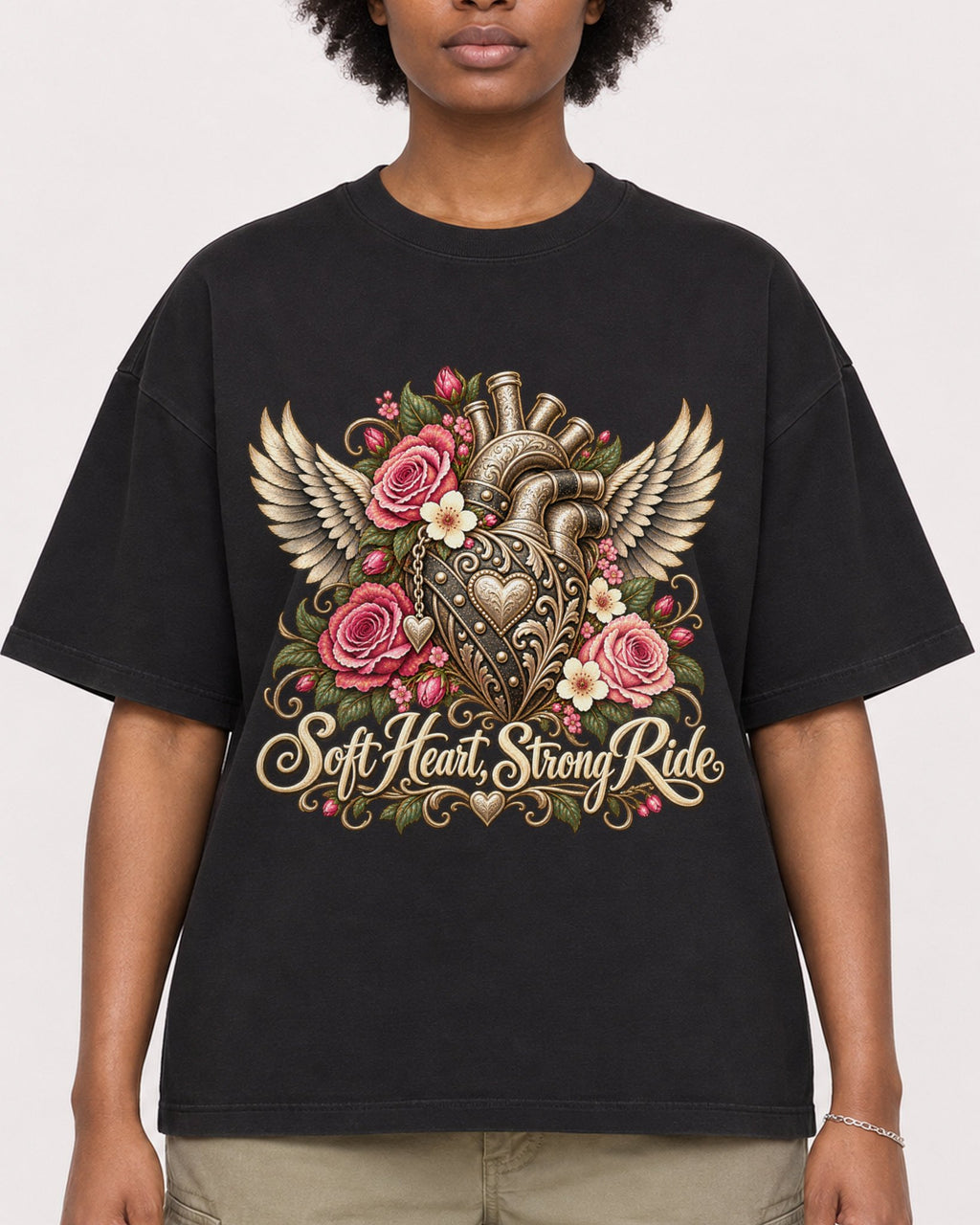 Mockup Boxy Heavyweight Tee Black female close-up 14