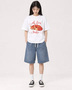 Mockup Boxy Heavyweight Tee White female full-body 01