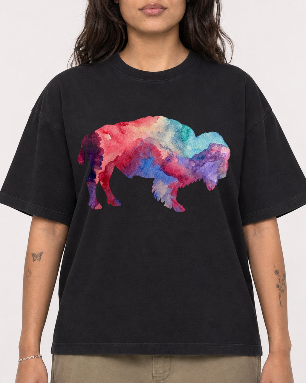 Mockup Boxy Heavyweight Tee Black female close-up 06