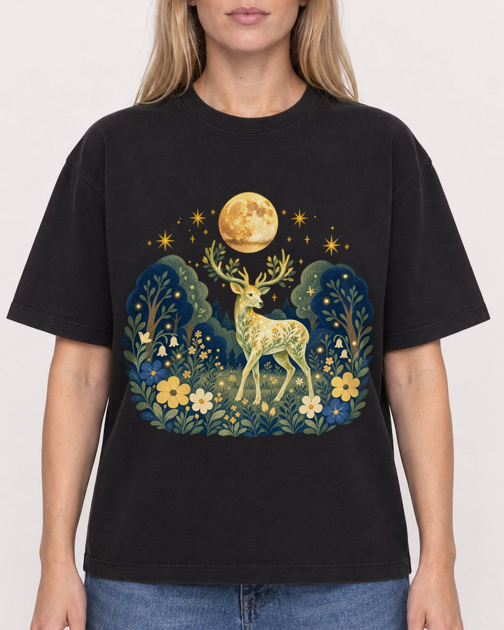 Mockup Boxy Heavyweight Tee Black female close-up 08