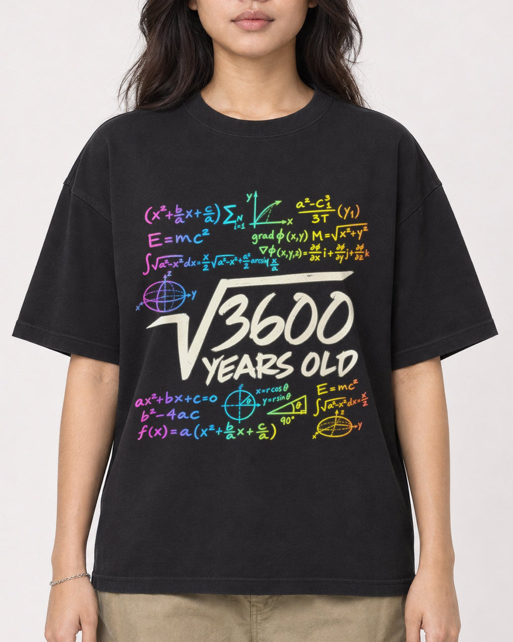 Mockup Boxy Heavyweight Tee Black female close-up 02