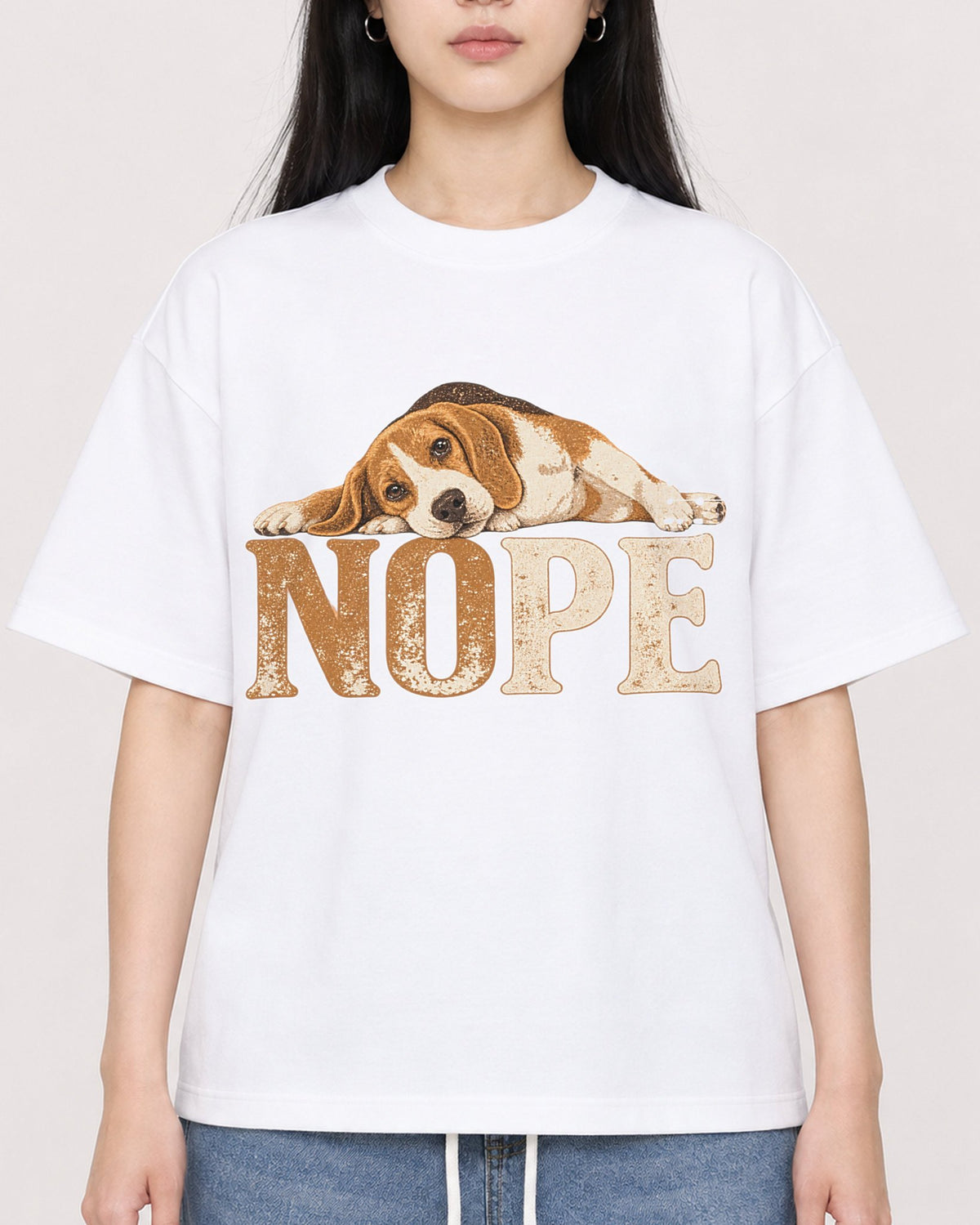 Mockup Boxy Heavyweight Tee White female close-up 01