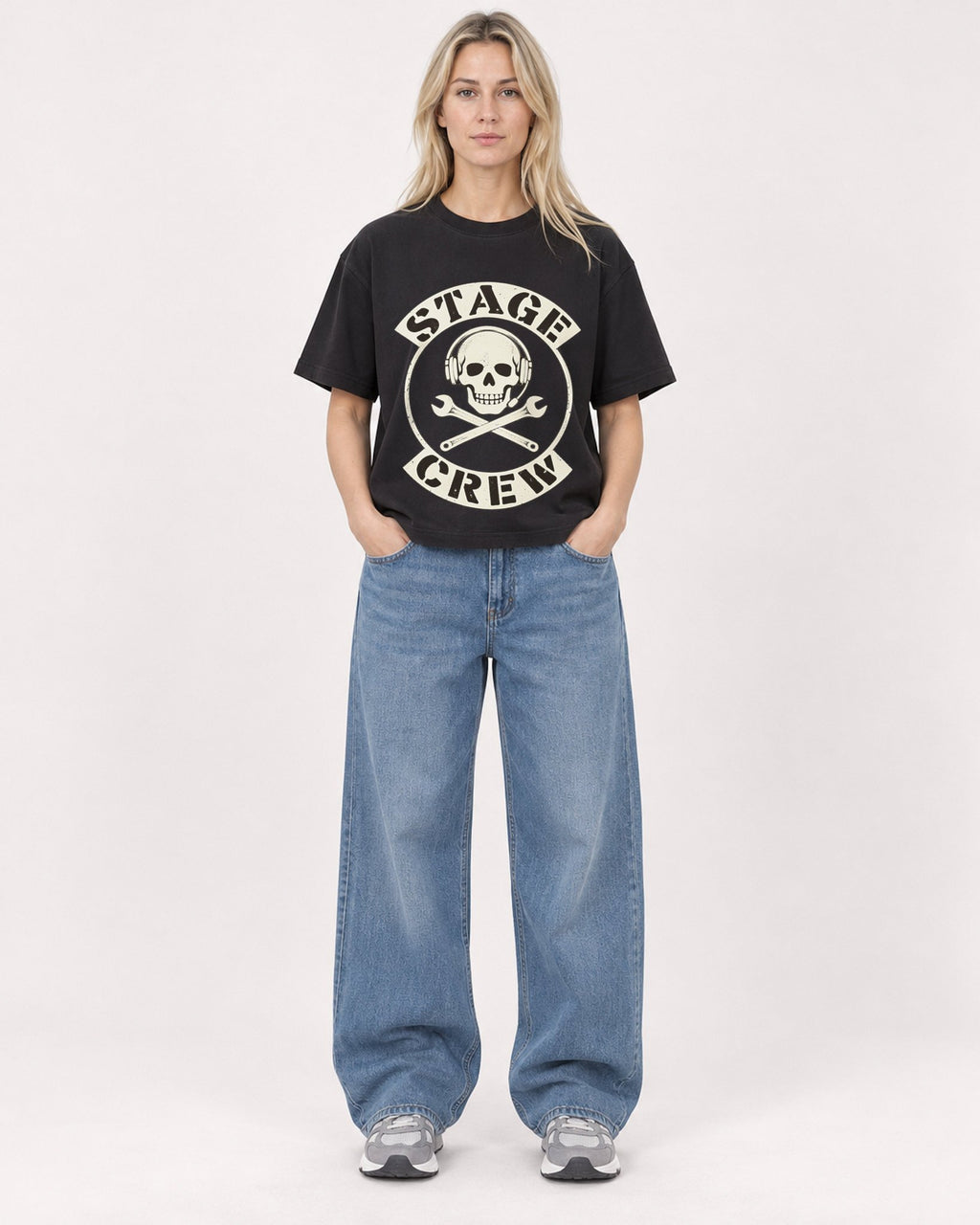 Mockup Boxy Heavyweight Tee Black female full-body 08