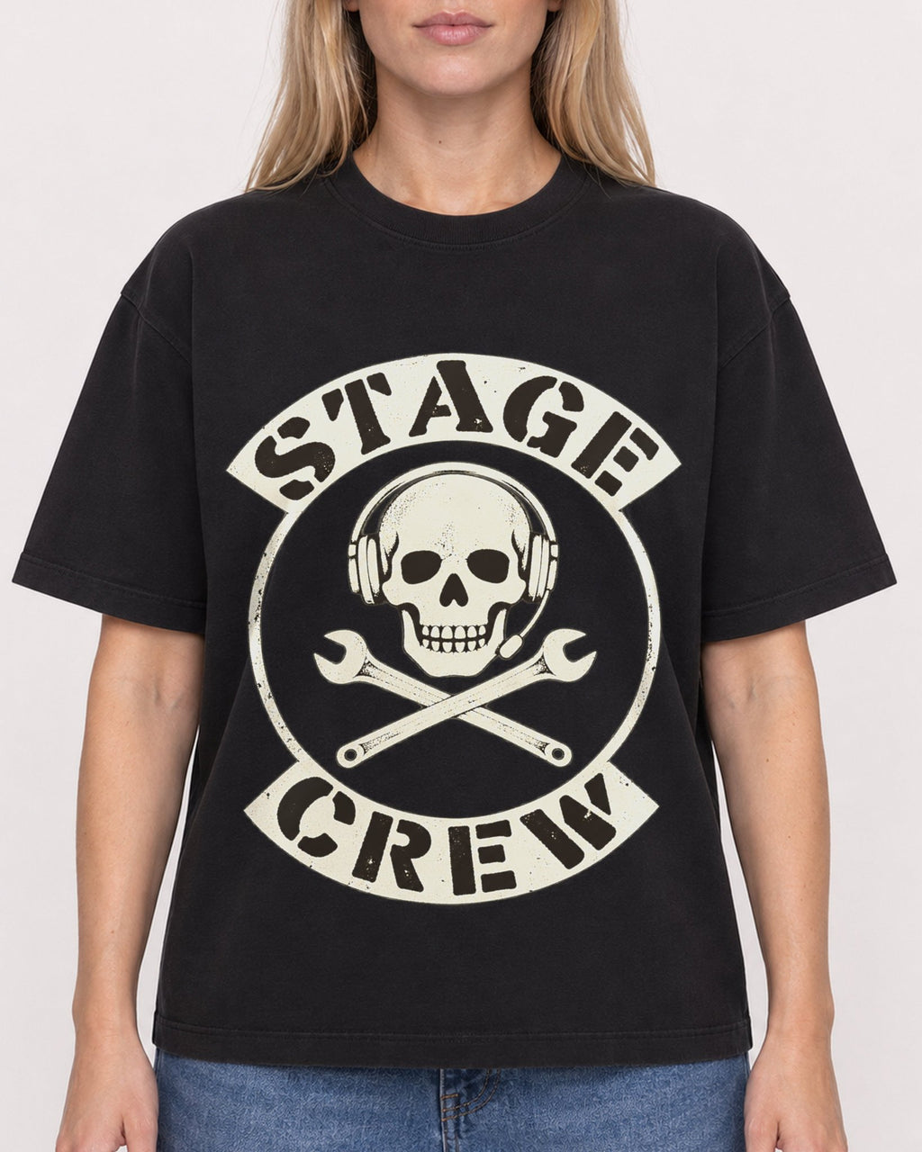 Mockup Boxy Heavyweight Tee Black female close-up 08