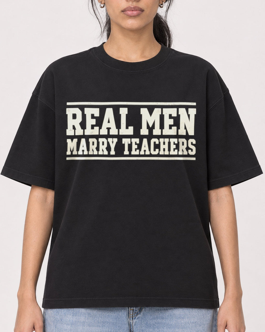 Mockup Boxy Heavyweight Tee Black female close-up 47