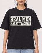 Mockup Boxy Heavyweight Tee Black female close-up 47