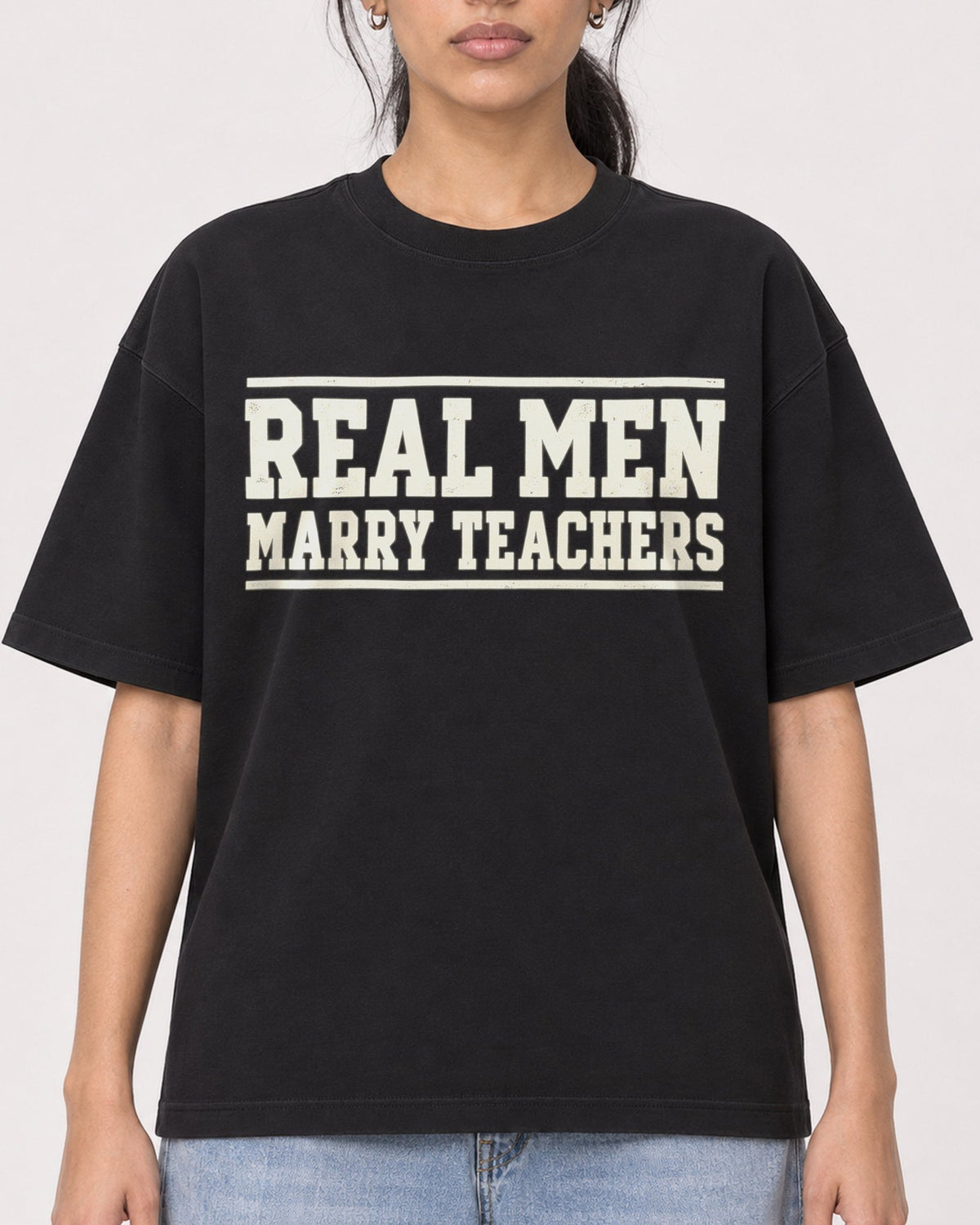 Mockup Boxy Heavyweight Tee Black female close-up 47