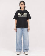 Mockup Boxy Heavyweight Tee Black female full-body 47