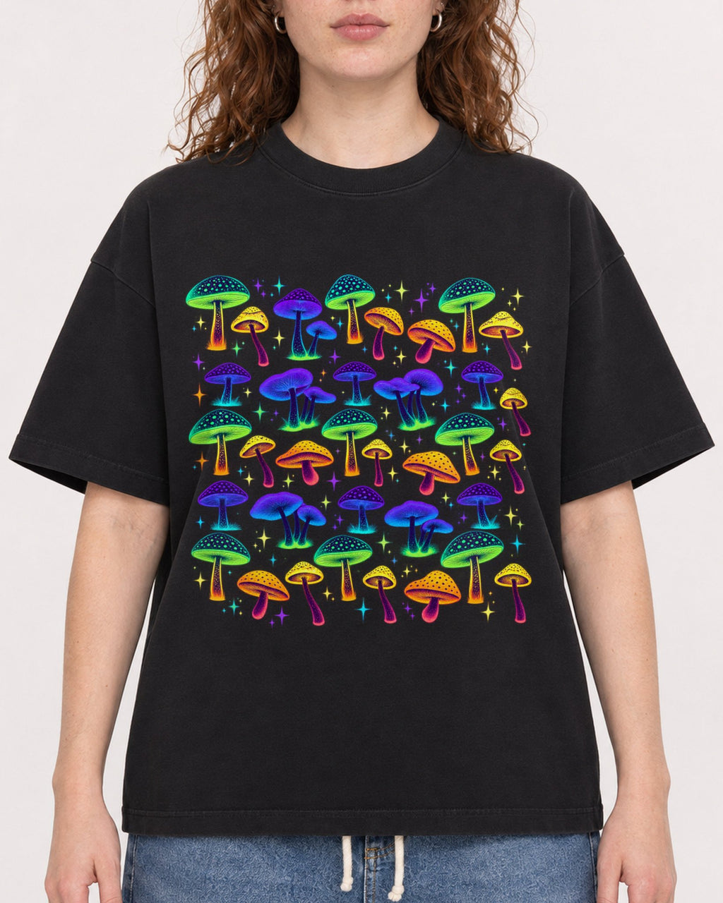 Mockup Boxy Heavyweight Tee Black female close-up 09