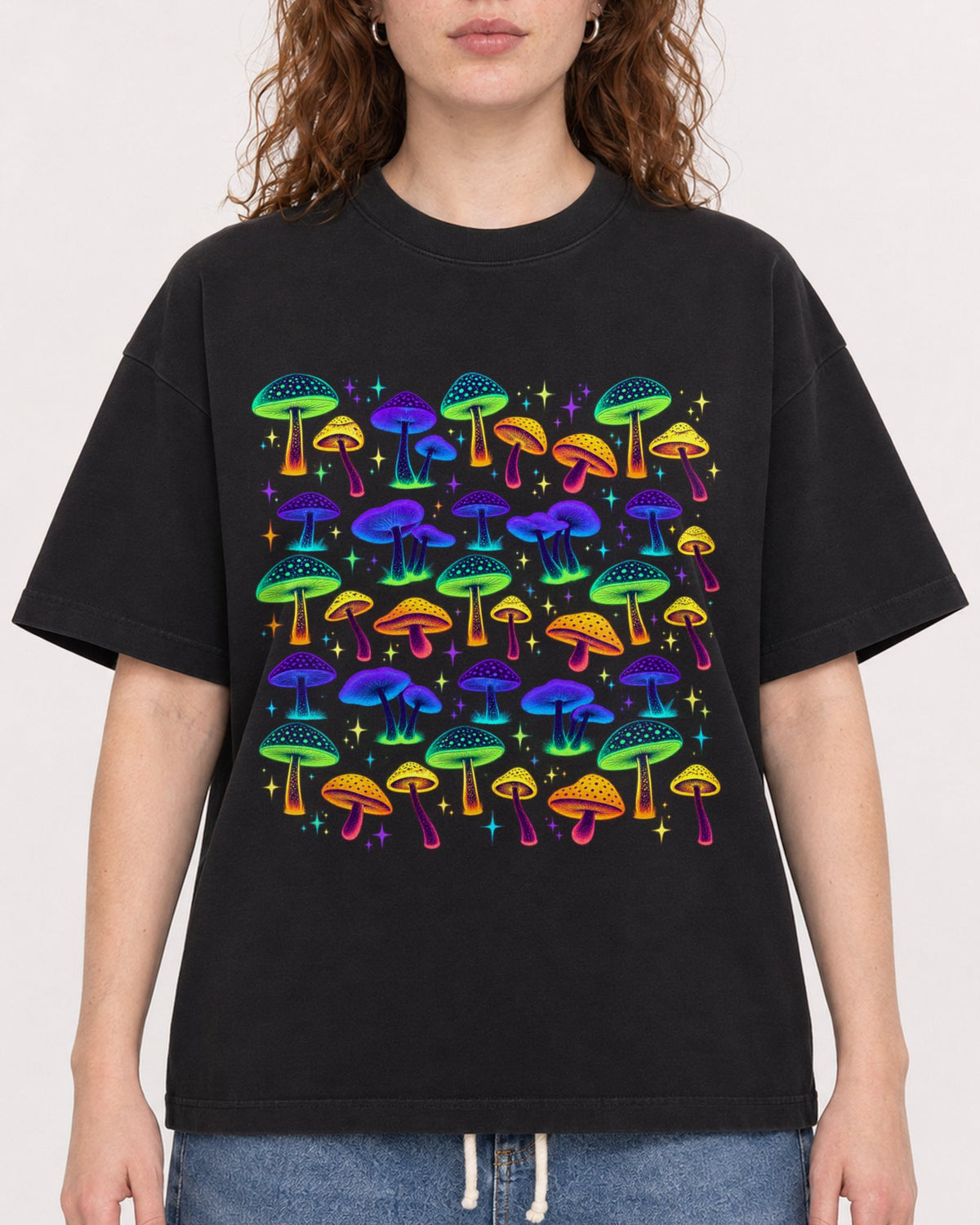 Mockup Boxy Heavyweight Tee Black female close-up 09